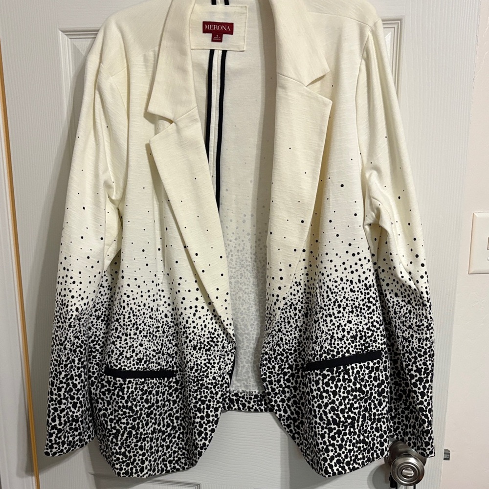 Merona Women's Black and Cream Blazer